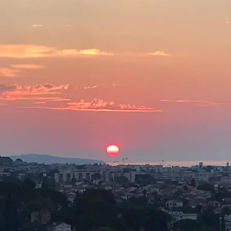 Bed & Breakfast Les Hauts De Vue Mer Et Montagne *